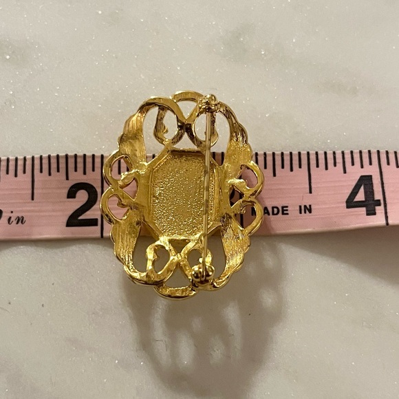 Vintage Gold Tone Amethyst Purple Glass Stone Brooch Pin - Picture 7 of 12